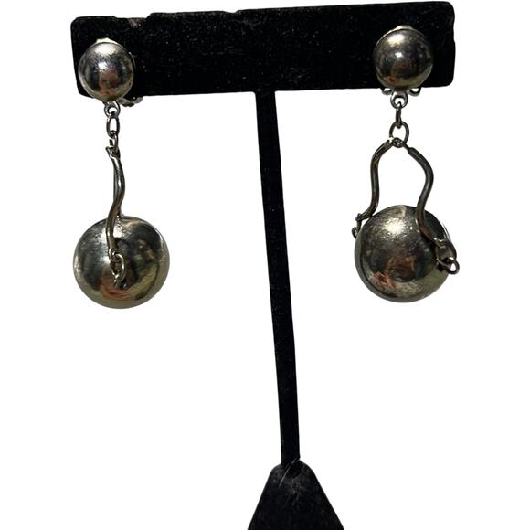 Vintage Silver Metal Orb Ball Dangle Clip On Statement Earrings - Picture 1 of 10